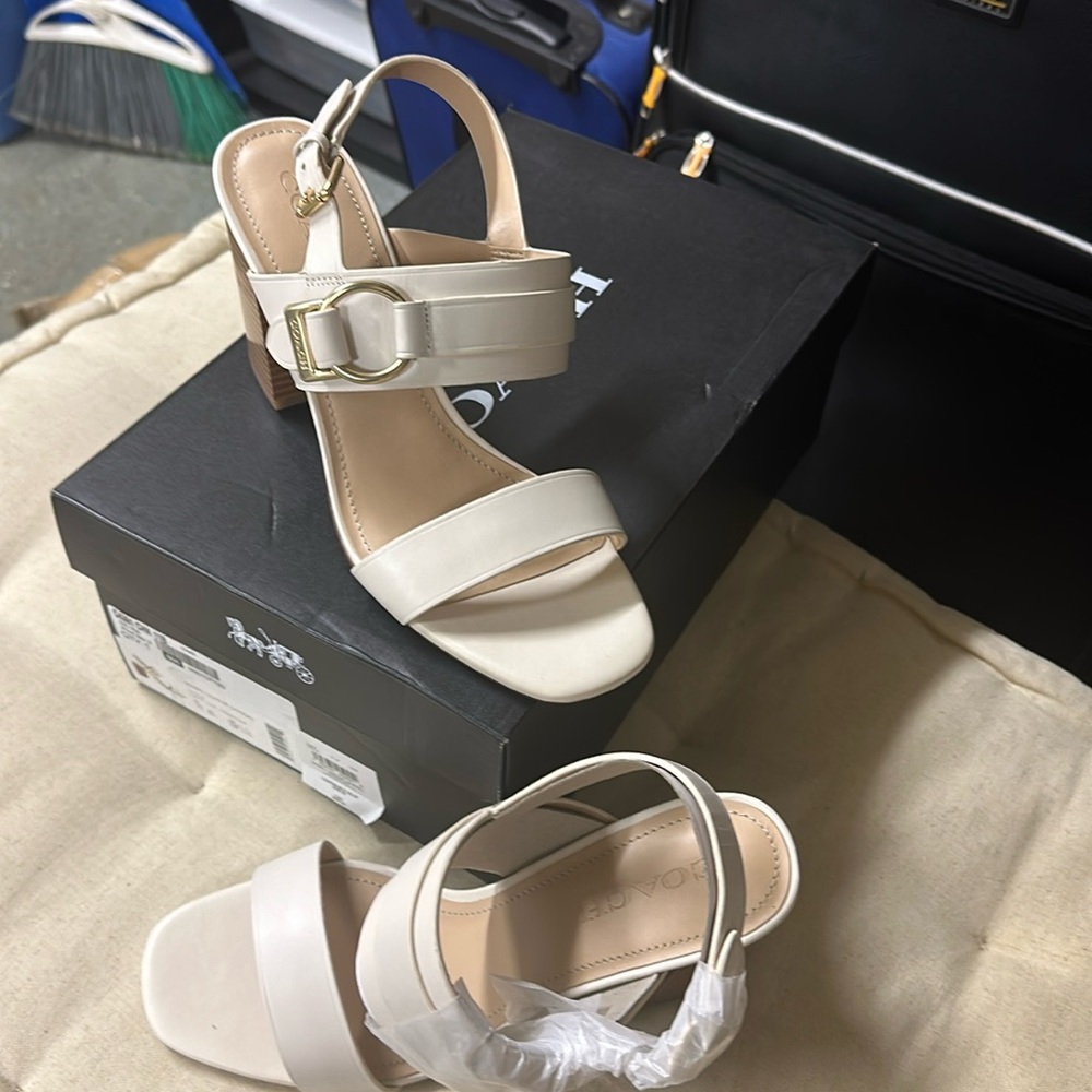 Ivory Coach Sandel, Brand New
